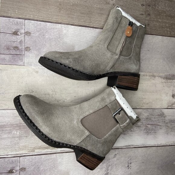 NWT Gentle Souls Best Buckle Chelsea Boots Size 5 - Picture 2 of 6